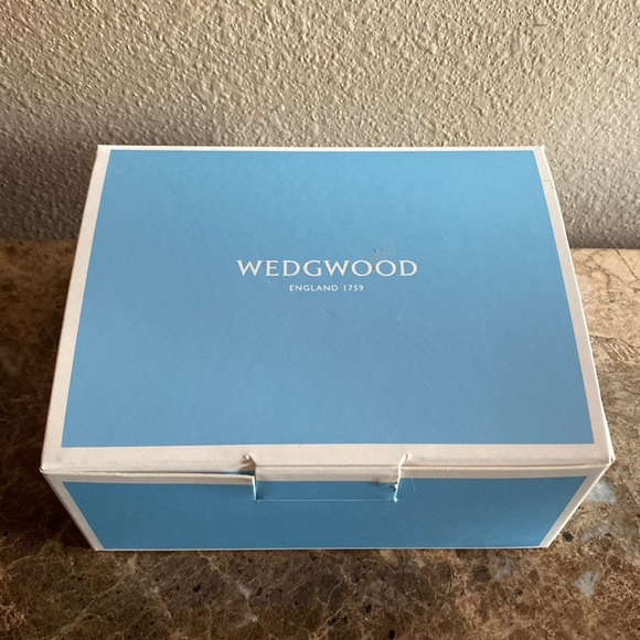 Wedgwood White Jasper + Blue Pine Cone, Porcelain Ornament on Ribbon, New in Box - Picture 10 of 10